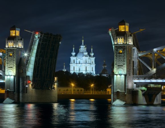 Land Tour: Hành trình Moscow – St Petersburg 12 ngày/11 đêm trên tàu MS Krasin